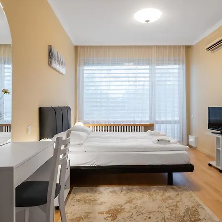Апартамент Luxury Sauna And Jacuzzi Flat Near Zaimov Park