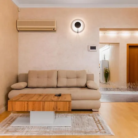 Апартамент Luxury Sauna And Jacuzzi Flat Near Zaimov Park *