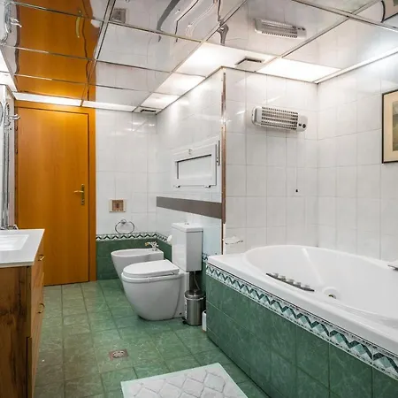 Luxury Sauna And Jacuzzi Flat Near Zaimov Park Апартамент *