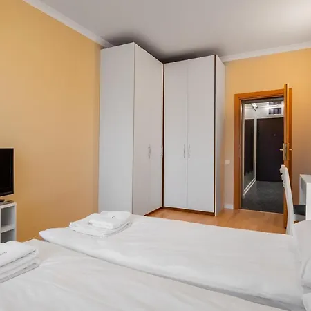 Апартамент Luxury Sauna And Jacuzzi Flat Near Zaimov Park *
