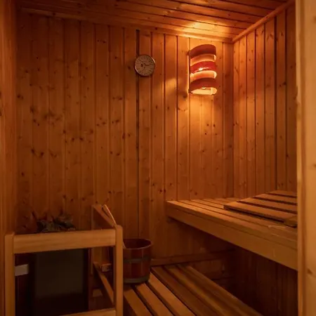 Апартамент Luxury Sauna And Jacuzzi Flat Near Zaimov Park