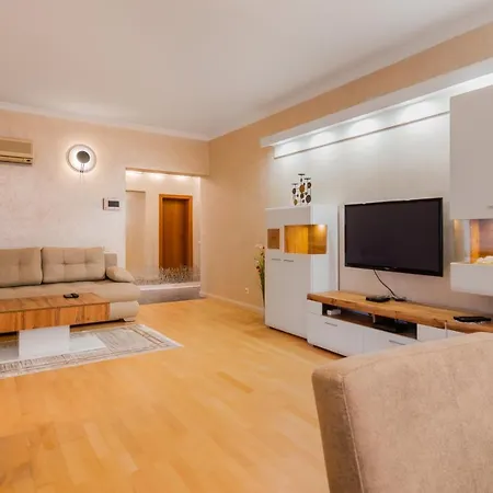 Luxury Sauna And Jacuzzi Flat Near Zaimov Park